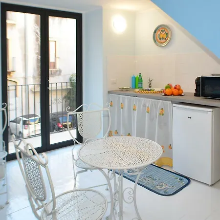 Akemi House Luxury Accomodation 2*